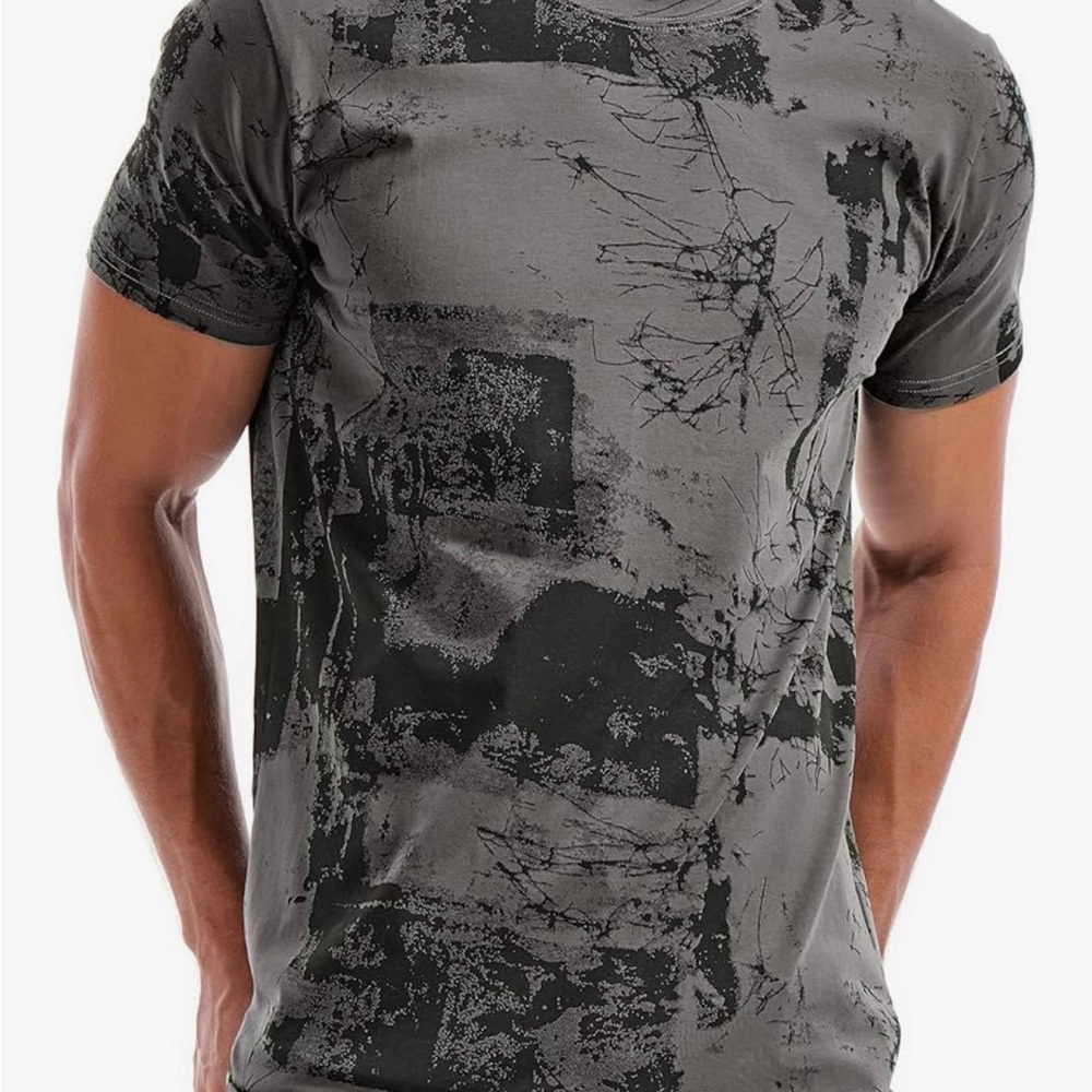 Men's Black and Gray Graphic T-Shirt
